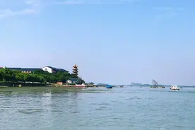 武昌鱼的故乡——梁子湖梁子岛，这里一边是武汉，一边是鄂州图片