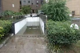 昨夜暴雨！积水倒灌，江都区消防救援大队紧急排水图片