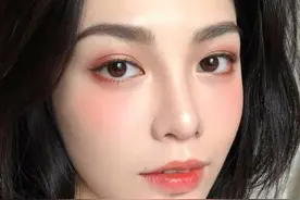 会打扮的中年女人，化妆品选这4样就够了，轻松比同龄人更显年轻图片
