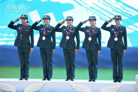 四人造型跳伞中的“神秘”第五人——比赛成败，她很关键图片