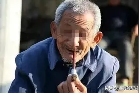 瘸老头山里放牛，突然听到牛的惨叫声，跑过去一看，他竟瘫坐在地图片