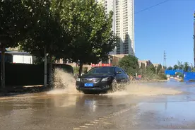 一下雨就积水成“河”，天洋翠堤湾的居民要买条船？图片