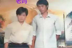 孩子翻看爸妈年轻时旧照，瞬间不淡定了：这是娶了个兄弟图片