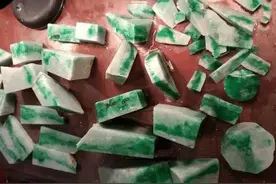 千万别小看翡翠边角料，分分钟身价暴涨36000倍图片