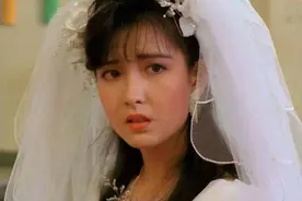 周慧敏与47岁男星2度牵手，还当众拥抱！男方称：不怕倪震吃醋图片