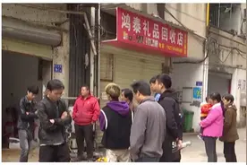 一夜之间快递全部消失，快递员称老板“跑路”，背后原因一言难尽视频封面
