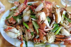 去朋友饭店吃饭，6菜1汤，一大桌好菜才收了我380元，划不划算？图片