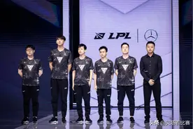 黑暗势力还没倒！6强中有2队上单来自OMG，身价分别2000万和50块图片