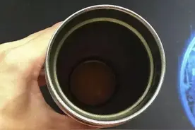 保温杯突然爆炸，女孩右眼球破裂！只因杯子里泡了红枣…这种错很多人还在犯图片