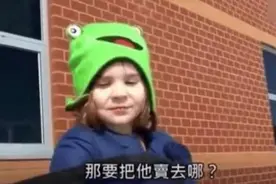 5岁女儿和爸爸商量卖掉弟弟，好奇询问女儿理由后，宝爸哭笑不得图片