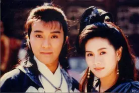 周星驰为什么至今不结婚？吴孟达：她的离开，染白了星爷的黑发图片