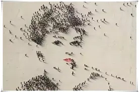 王者画师用人群作画，小丑放大10倍后，处处是彩蛋图片