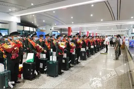 致敬！国庆长假前重庆退役士兵回家 他们曾英雄驻守雪域高原图片