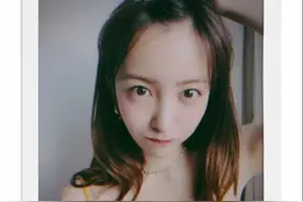 29岁的日本偶像女星宣布结婚，她是AKB48第一代成员，男友为小她6岁的棒球选手图片
