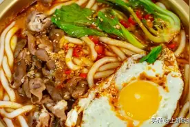 外面卖十几一份的肥牛土豆粉，教你在家5分钟搞定图片