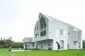 夫妻花200万回乡翻建老屋，开了77扇窗户，只为父母住得舒服图片