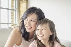 家里喜得千金，女孩儿的成长很特别，父母们应该提前做好准备图片