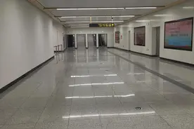 下班高峰期的洛阳地铁图片