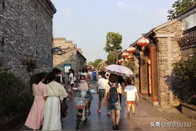 扬州有一条古街距今有千年历史，残阳下像从古代穿越而来，美极了图片