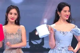 刘亦菲106斤，杨幂90斤，当两人站在一起，差距都在胳膊上了图片