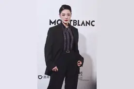 女星红毯争奇斗艳，怎么一个主持人就把她们压得气场全无？图片