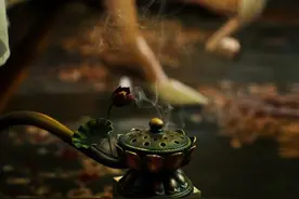 纯真女孩沦为“交际花”，《第一炉香》说透了人性的贪和欲图片