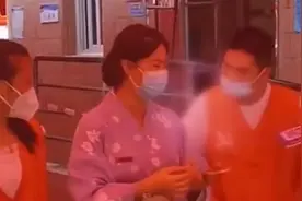 厦门一女子穿和服做核酸检测遭阻拦 换衣服再来：网友吵翻图片