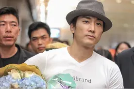 刘亦菲前男友身材真不错，穿紧身T恤也看不出肚腩，没有大叔感图片