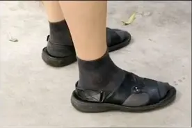 单身男生必看！女生最讨厌的五种男生穿搭图片