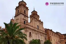 学威国际商学院创始人邹子老师，带你实地参观西班牙武康大学图片