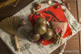 这种果子泡水，最适合五种人喝！清肺、护肝、养胃图片