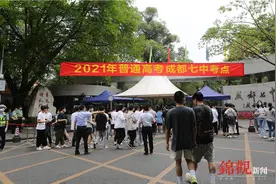 今日高考生顺利“踩点”，成都58个考点准备就绪图片