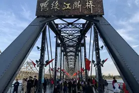 丹东只有网红草莓？也来尝尝烧烤和海鲜吧！实探被《长津湖》带火的英雄之城图片