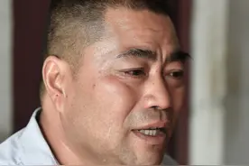 河南双胞胎同病相连16年 妈妈一人在家时他们上厕所忍着不说图片