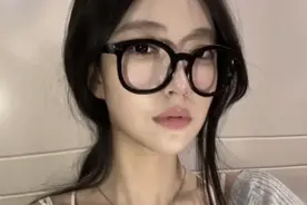 小说：她的脸色红的更加像是要滴血了一样图片