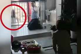 10岁女孩因爸妈偏心姐姐绝望跳楼，父母跪地乞求：我们以后会改的图片