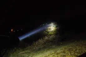 野河夜钓惊魂，七月天打寒战，夜钓一定要注意安全图片