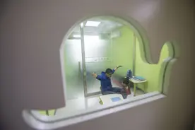 自闭症通过早期干预可能治愈，仅有约1成患儿做到了早筛早诊图片