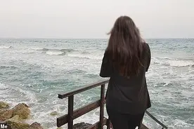 英国19岁女学生遭12名青年轮暴，却成被告；哭诉：让人相信我太难图片
