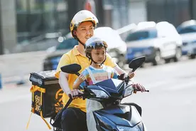 李安全，一个爱管闲事的外卖小哥，终于攒了三十万给女儿治病图片