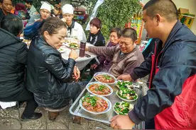 为啥农村基层干部很能喝酒？背后的原因和转变令人思考图片