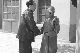 柳亚子和毛主席同游颐和园，痛斥慈禧的腐败，毛主席为何却不认同图片