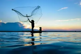 「睡前小故事」The Fisherman Piping 吹箫的渔夫图片