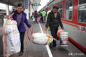 农民工夫妻返乡的真实现况，虽然辛苦但也开心图片