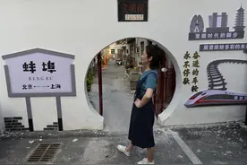 火车拉来一座城图片