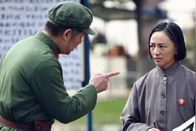 25岁出道，老公不帅却是富豪，两个女儿可爱，今化妆素颜差距大图片