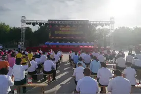一三三团召开民族团结进步表彰大会图片