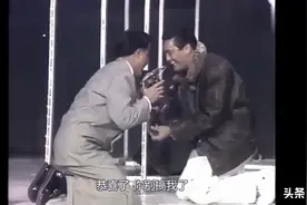 周润发：领奖时发结婚请帖，颁奖时下跪，大哥永远是大哥图片
