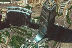 香港最高的两栋楼都是她的，一栋一年收租45亿，一栋一年收租90亿图片