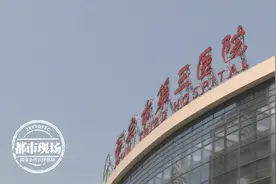 牙真的笑掉了！7旬老太与孙子逗乐，一不小心误吞整排假牙图片